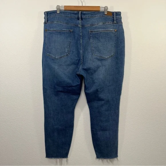 Judy Blue High Rise Relaxed Fit Sunflower Embroidered‎ size 22W - Picture 6 of 10